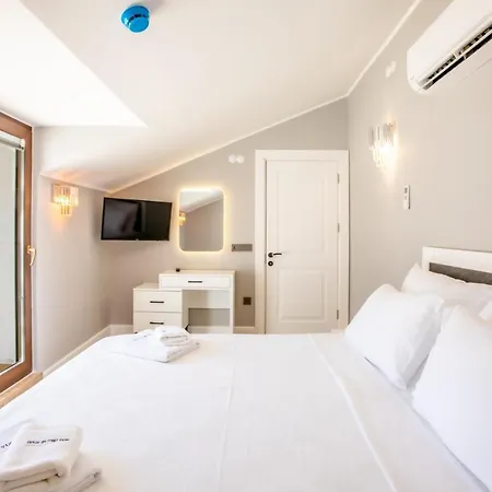 Luxury Flat With Jacuzzi On The Balcony In Kas Kaş