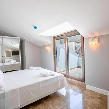 Apartamento Luxury Flat With Jacuzzi On The Balcony In Kas Kaş